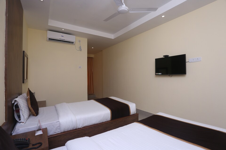 Capital O 9814 Hotel Parnil Palace 2, Uzan Bazar Guwahati, Guwahati