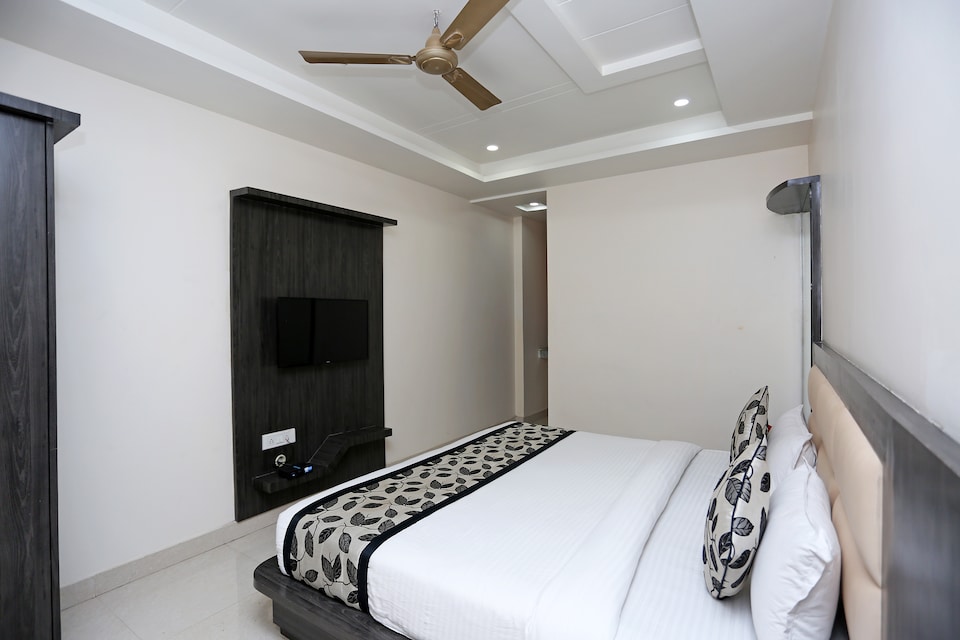 OYO 9919 Nandgiri Palace, City Centre, Gwalior