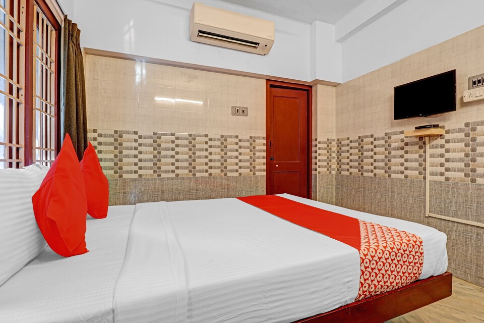 OYOFlagship  83884 Royal Guest House, Central Chennai, Chennai