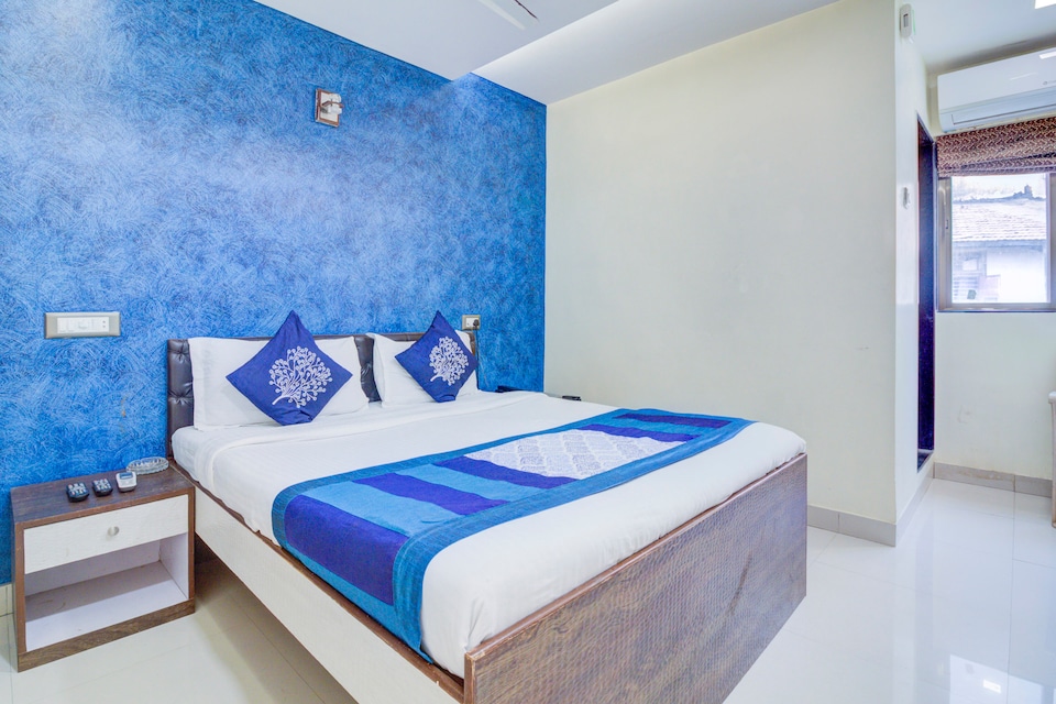 OYO Hotel Girgaon Palace Near Marine Drive Beach, Mumbai Central, Mumbai