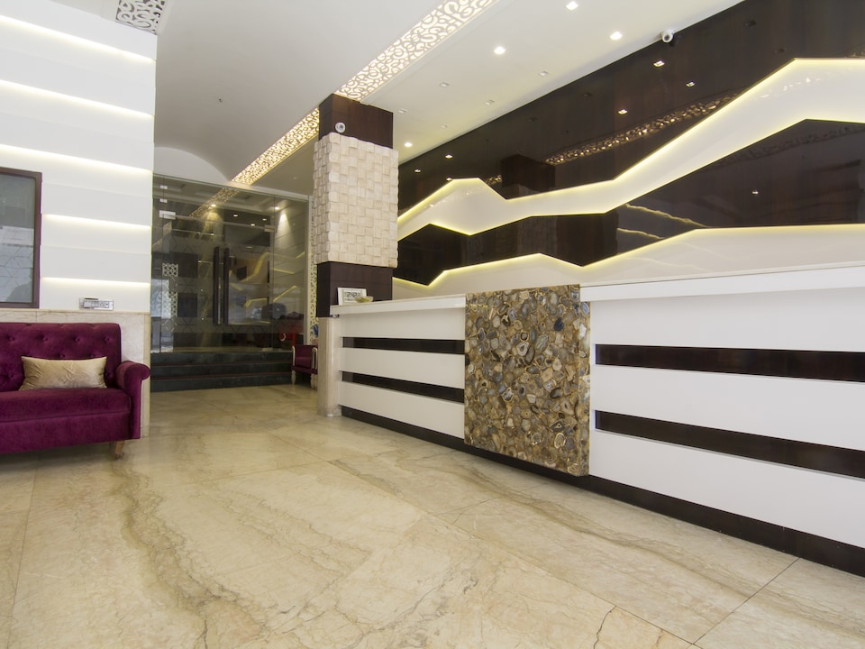 OYO Premium 131 CST, Mumbai CST-Churchgate-Colaba, Mumbai