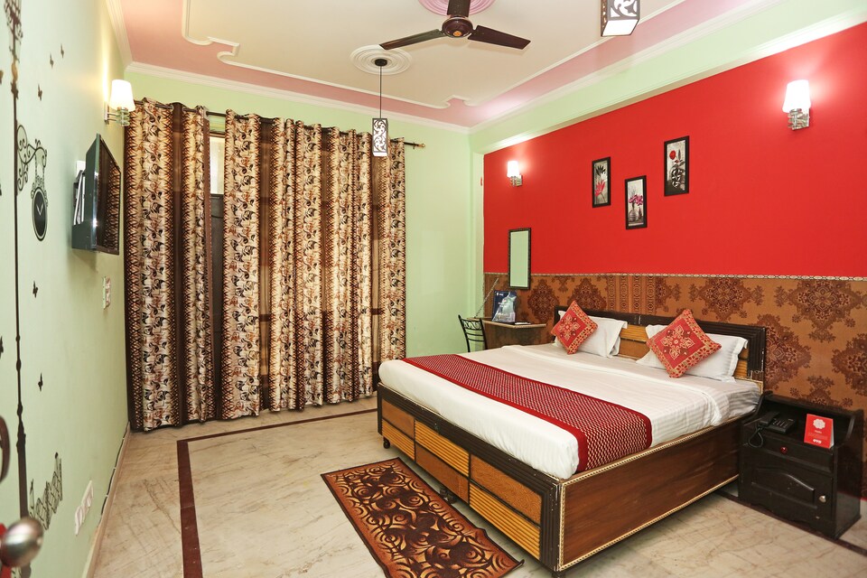 OYO 9641 Sector 71, Noida City Metro, Noida