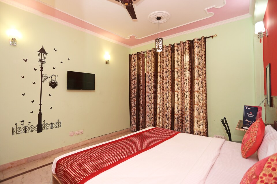 OYO 9641 Sector 71, Noida City Metro, Noida