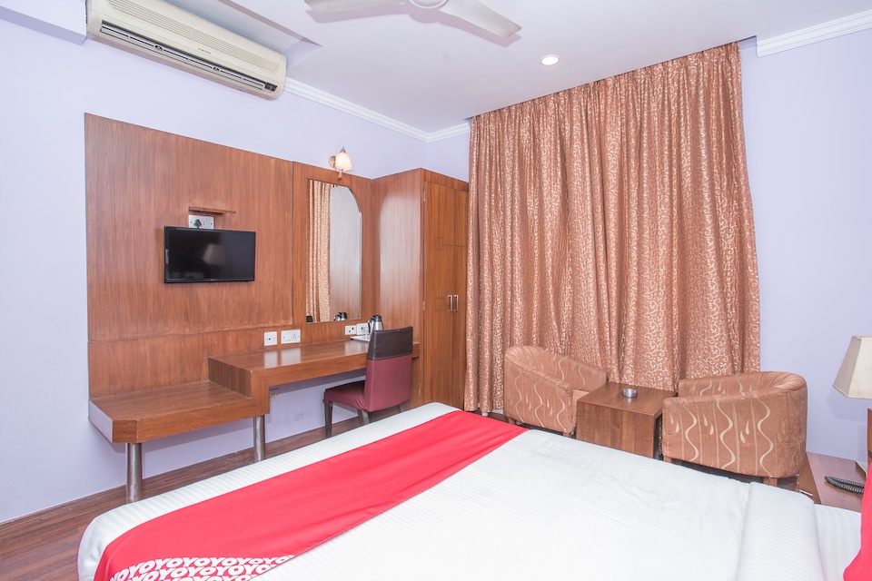 OYO 9925 The Ocea International, MG Road Bangalore, Bangalore