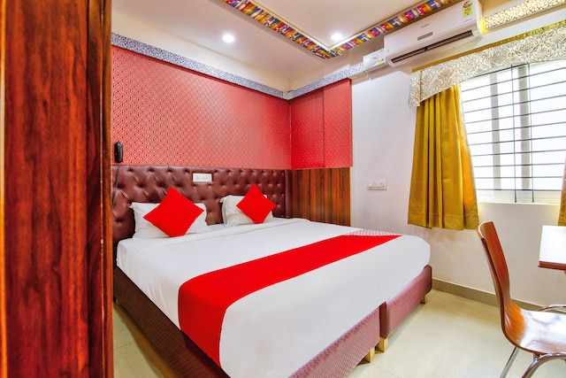 OYO Dvaraka Inn Near Sri Amruth Chithra Mandira