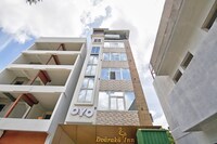 OYO Dvaraka Inn Near Sri Amruth Chithra Mandira