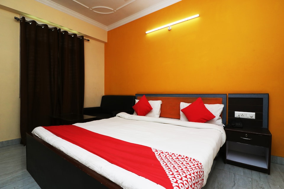 OYO 9573 Hotel UD ASSI Inn, Lanka, Varanasi