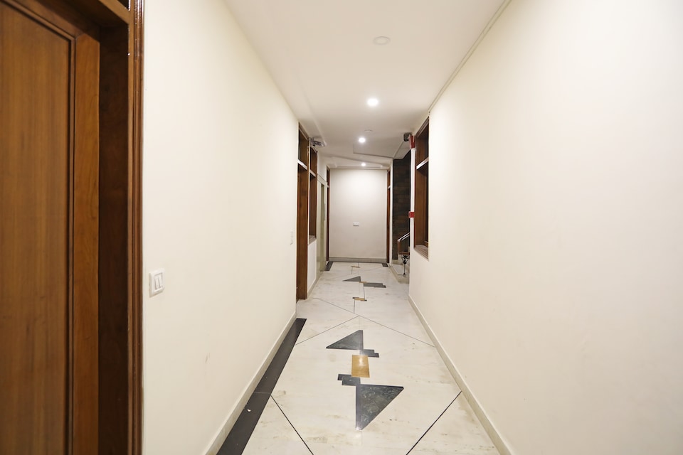 Hotel O WESTERN , Karol Bagh Delhi, Delhi