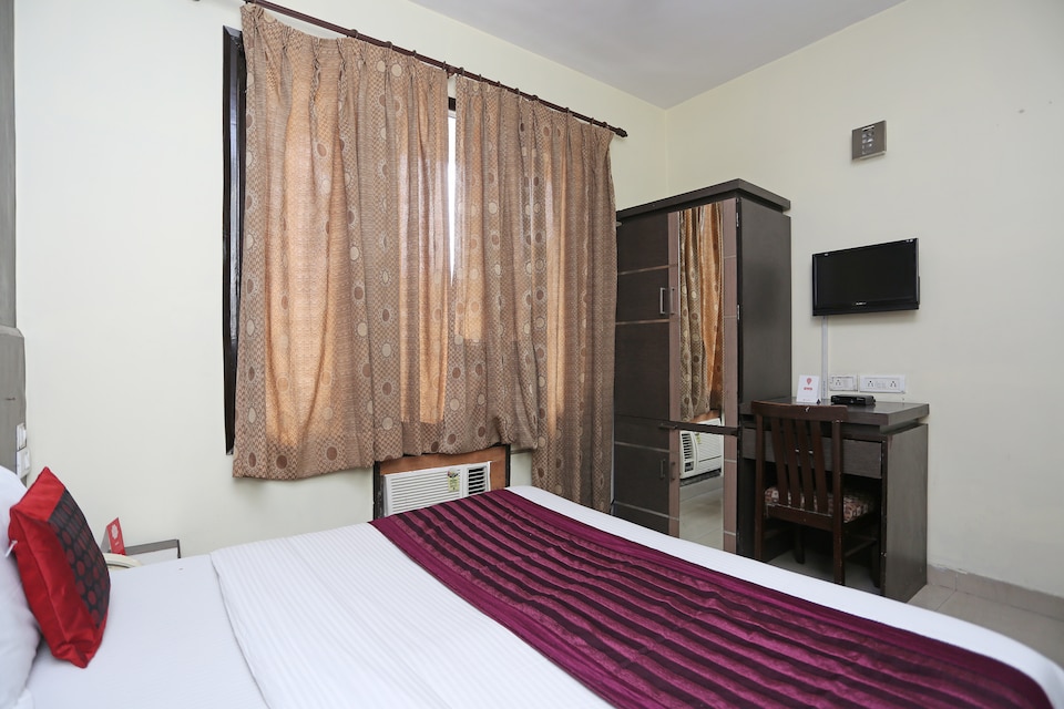 OYO 9601 Hotel Sunshine Residency Castle, Noida City Metro, Noida