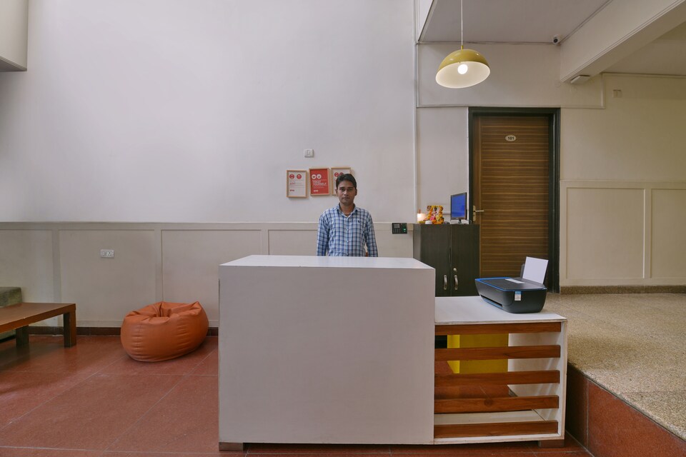 OYO Flagship 273 Noida Expressway SEZ, Noida Industrial Area Mamura, नोएडा