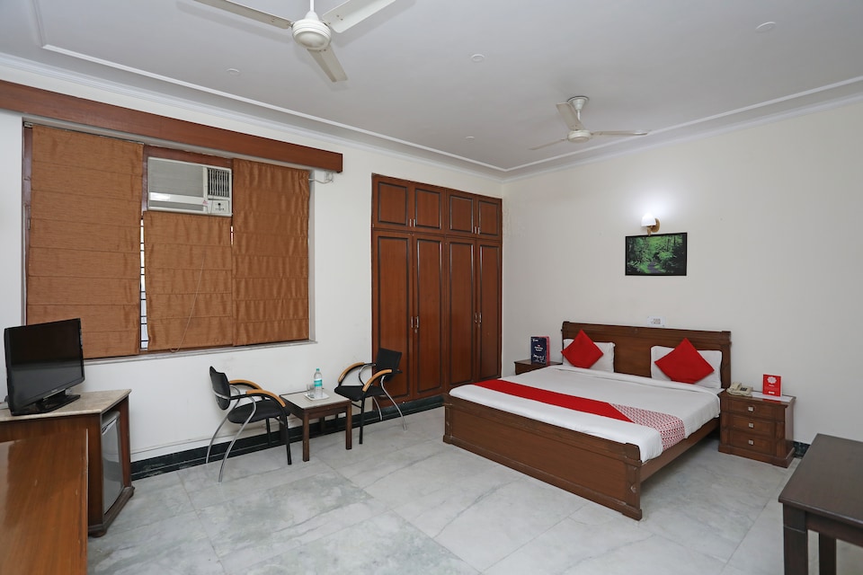 OYO 9663 Hotel JustStay, Golf Course Road, Gurgaon