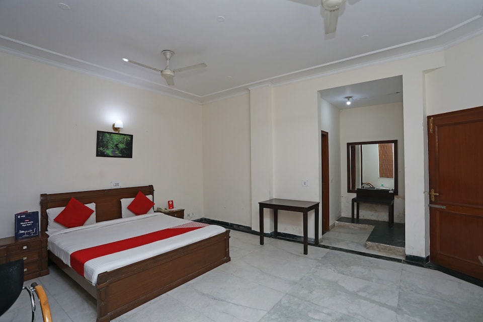 OYO 9663 Hotel JustStay, Golf Course Road, Gurgaon
