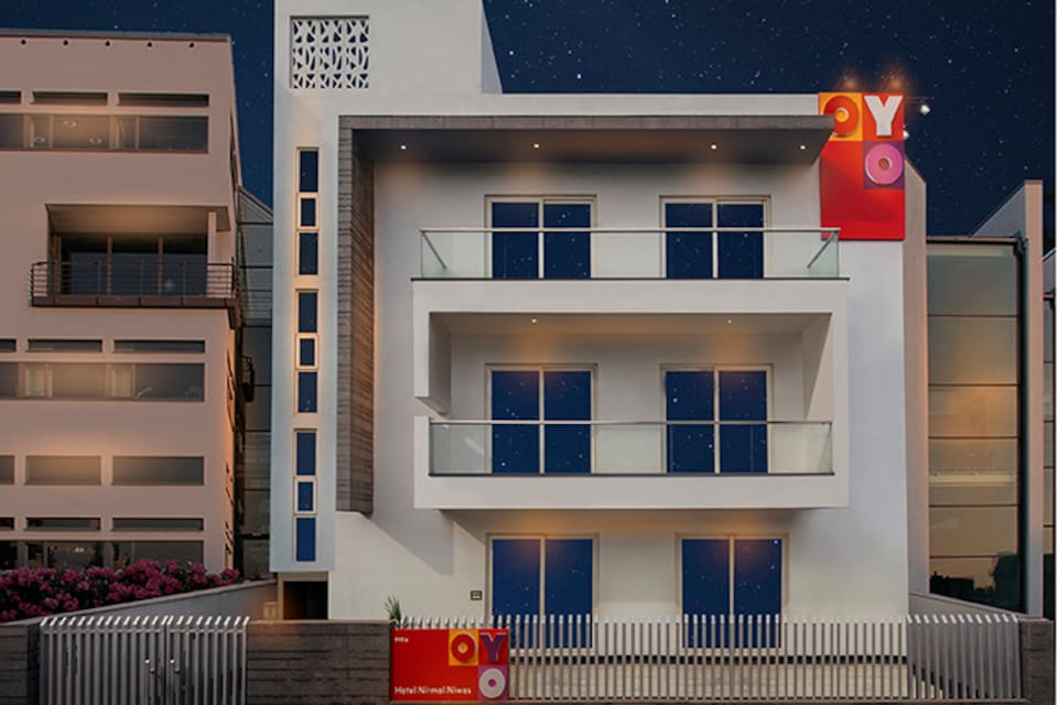 Capital O 9934 Hotel Nirmal Niwas, Medanta, Gurgaon