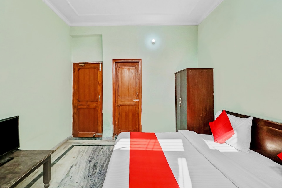 OYO Baikhunth Dham, Prem Mandir Vrindavan, Vrindavan