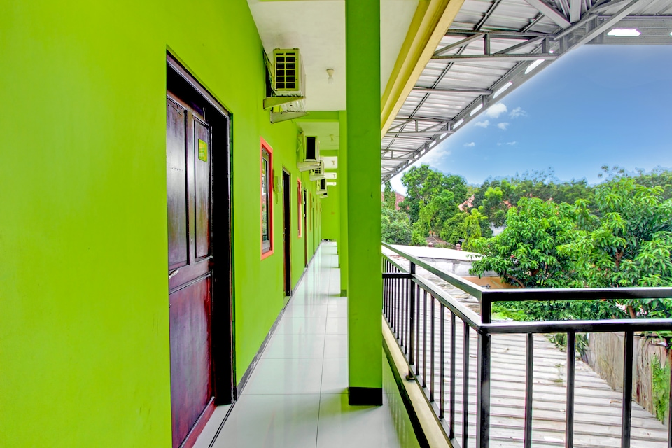 OYO 90760 Almadina Family Homestay, Jepara, Jepara