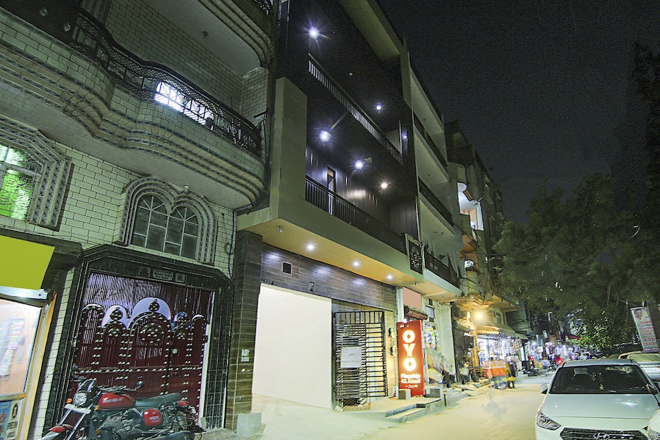 Collection O Hotel Small Town Near Satyam Inox Patel Nagar, Rohini Delhi, Delhi