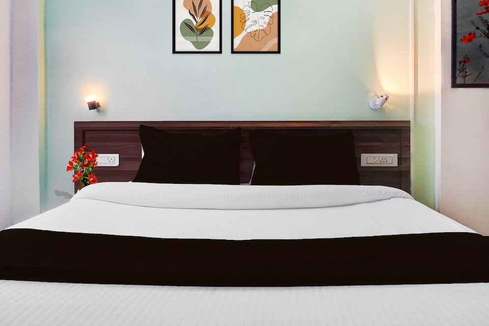 Super Townhouse Ambegaon Road Katraj Formerly White Castle, Swargate Pune, Pune