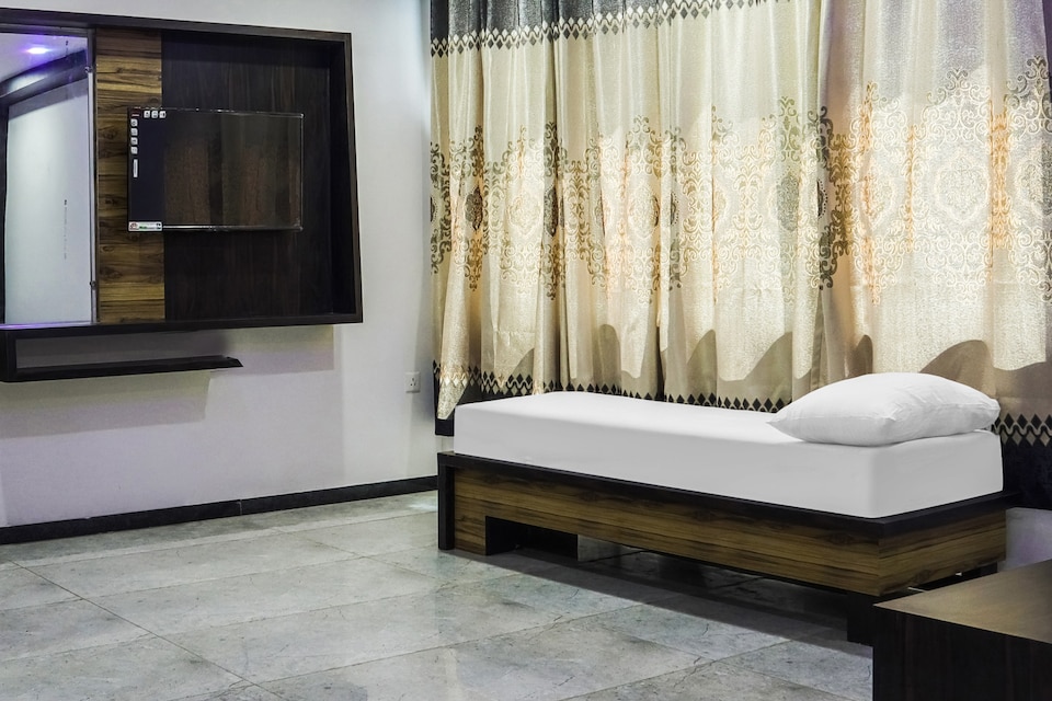 Flagship 83919 Hotel Om Grand, Mahanadu Extension VIjayawada, Vijayawada