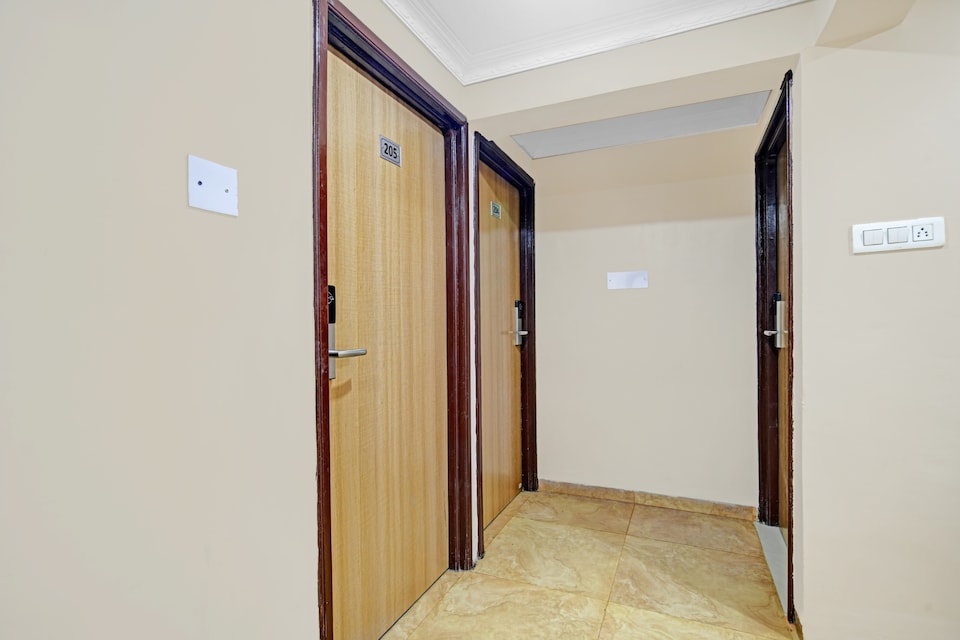 Collection O 83920 Hotel Pishori, MG Road Indore, Indore