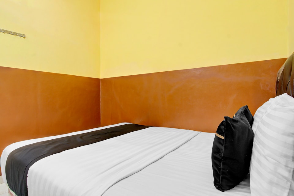 Hotel O near Ahmad Dahlan University formerly Endrayanti Inn, Umbulharjo, Yogyakarta