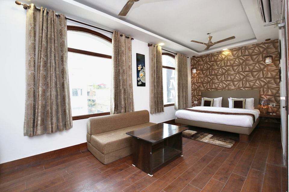 OYO 9854 Hotel Highland INN, Queens Road Amritsar, Amritsar