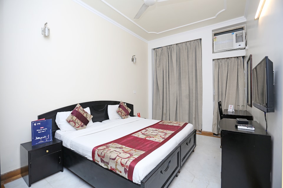 OYO 9606 Hotel City Center, Kalkaji Delhi, Delhi