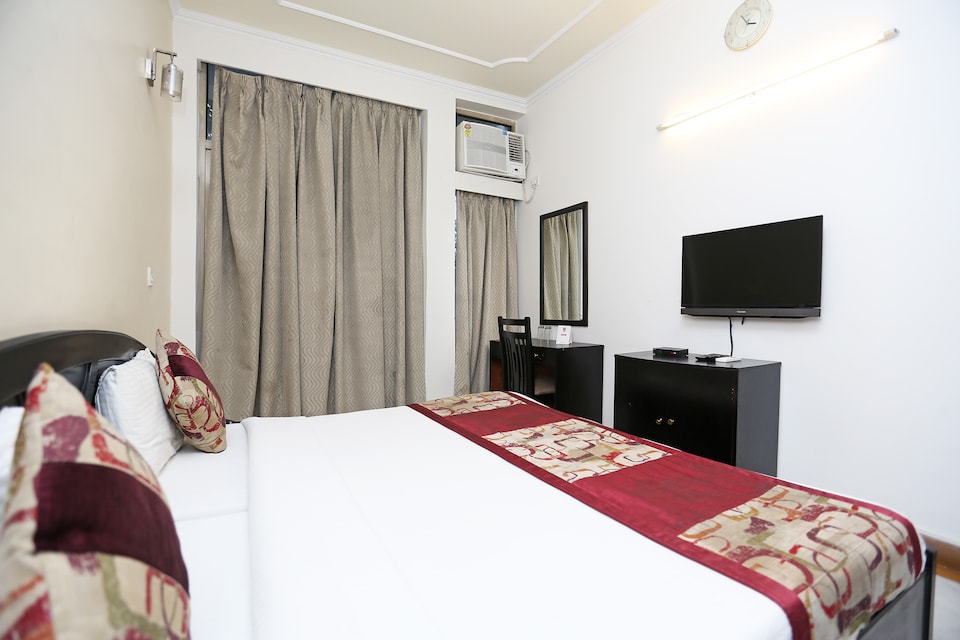 OYO 9606 Hotel City Center, Kalkaji Delhi, Delhi