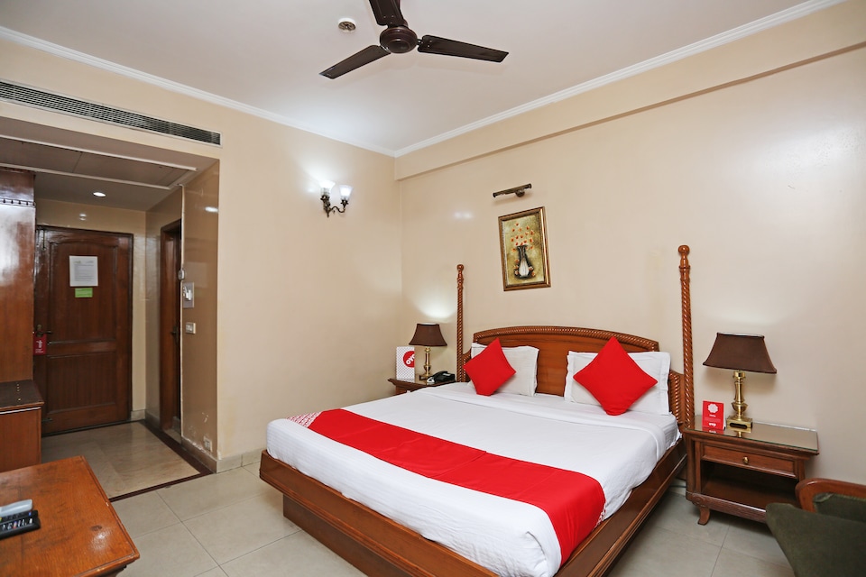 OYO 13052 Hotel Conclave Inn, Kalkaji Delhi, Delhi