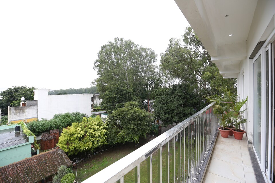 Capital O 9667 Amrit Farms and Resort, Rajpur Road Dehradun, Dehradun