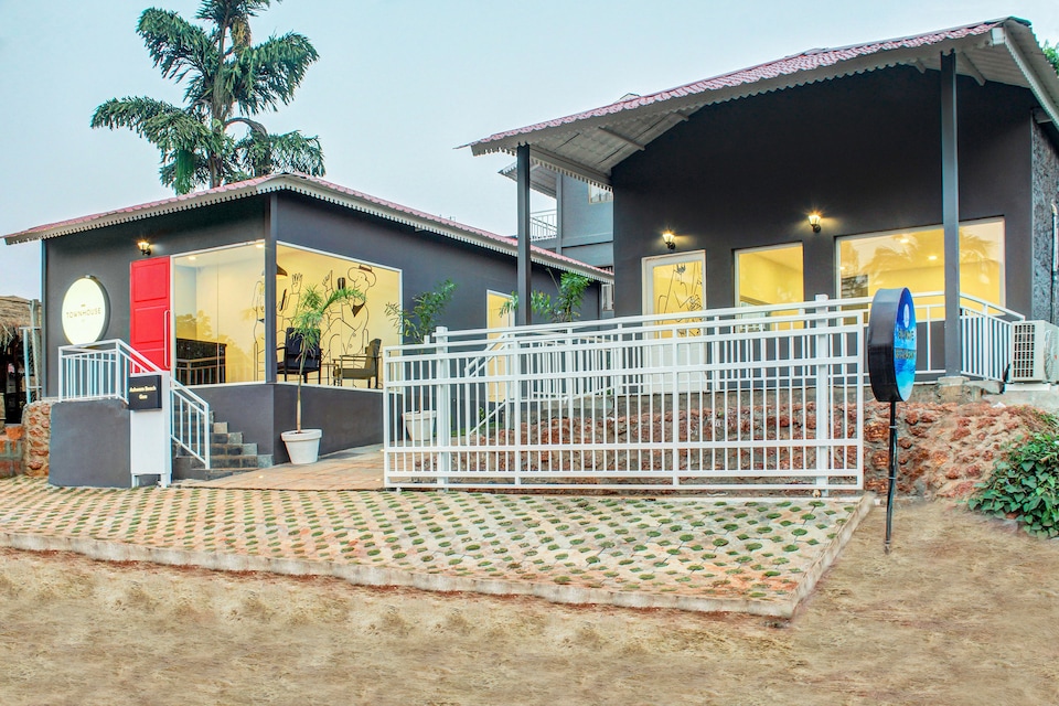 OYO Townhouse 031 Ashvem Beach, Morjim Goa, Goa