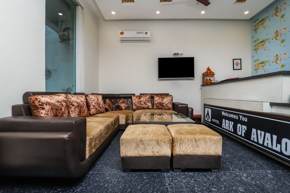 Capital O 9669 AoA Palace, Airport Delhi, Delhi Transit