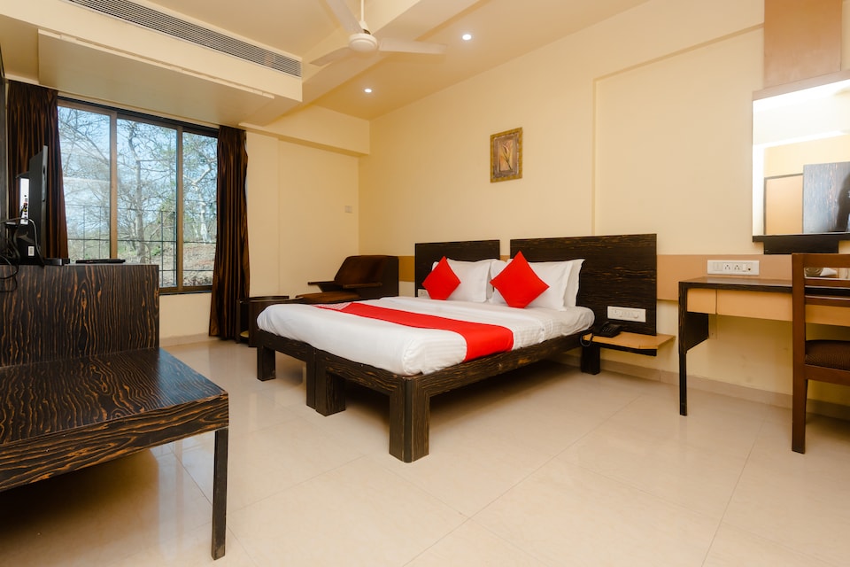 OYO 10382 Hotel Saffron Suites, Mumbai Borivali-Dahisar-Mira Road, Mumbai