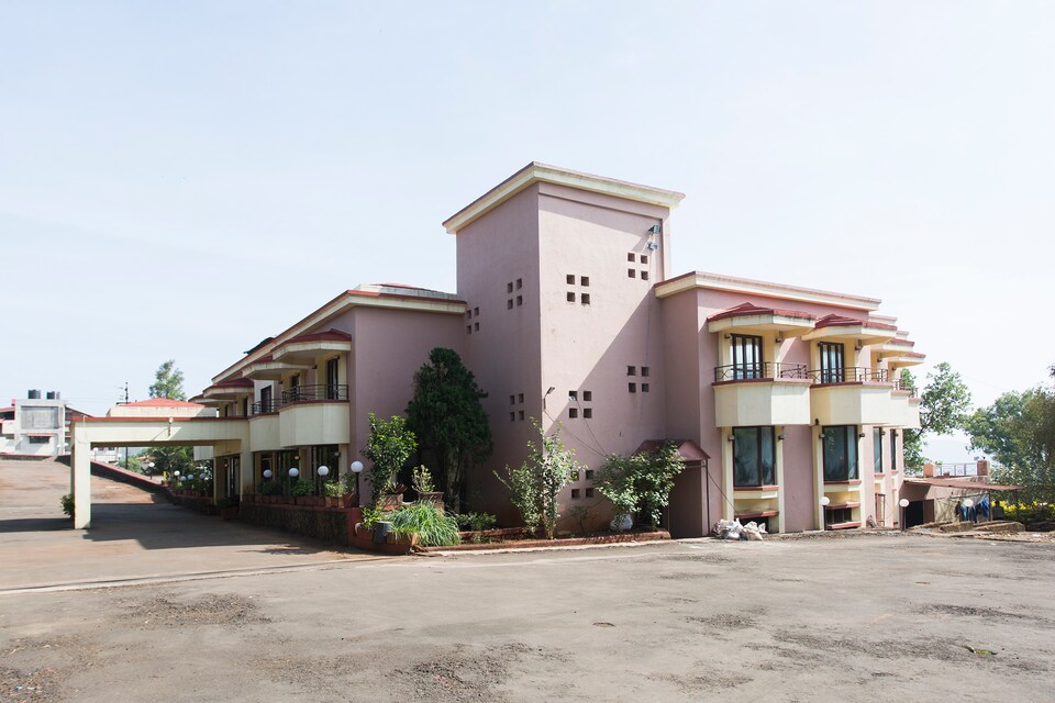 OYO 9807 Dhanhills Hotel, Panchagani Market Mahabaleshwar, Mahabaleshwar