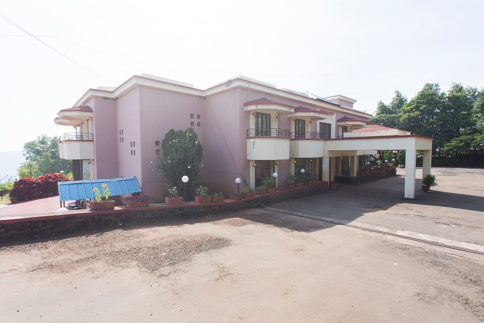 OYO 9807 Dhanhills Hotel, Panchagani Market Mahabaleshwar, Mahabaleshwar