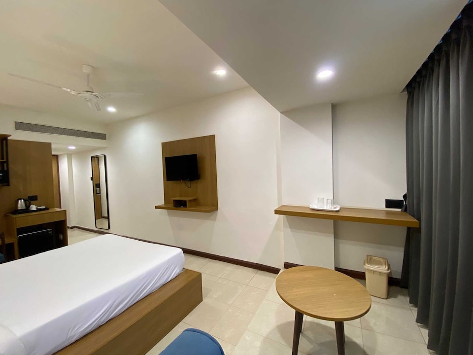 Palette Hotel Surya, Vadodara, Sayajigunj Vadodara, Vadodara