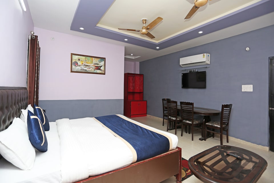 OYO 10827 Hotel Dev Bhoomi, Satellite Bus Stand Bareilly, Bareilly