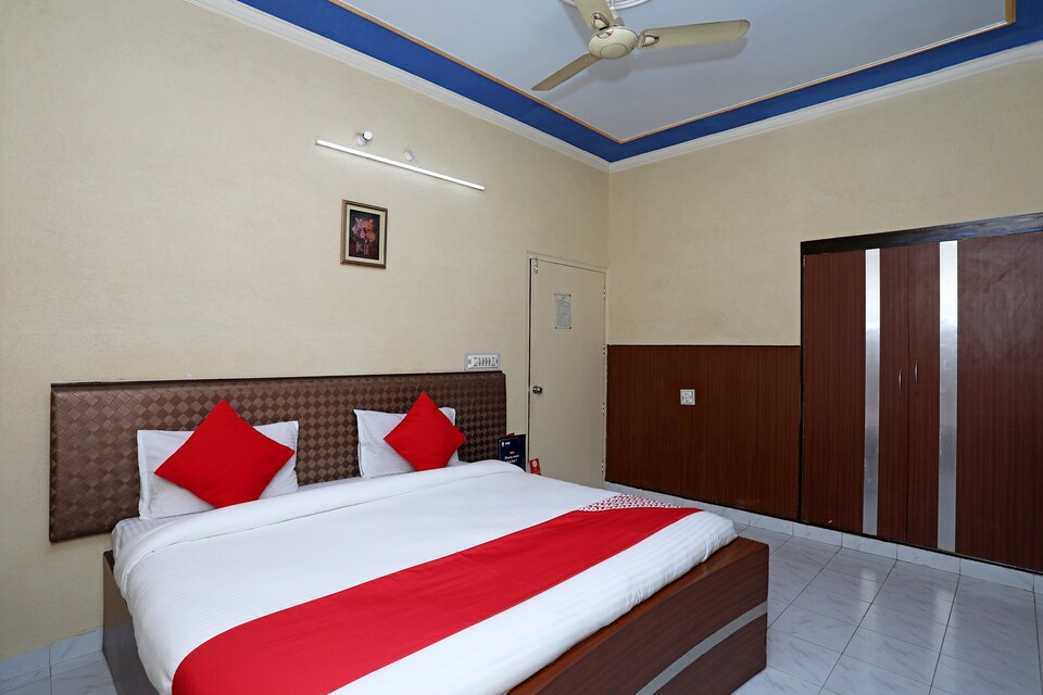 OYO 10444 Vasundhra INN, Civil Lines Bareilly, Bareilly