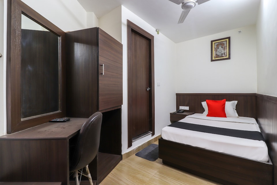 Collection O 9941 Hotel P s Grand, Charbagh Lucknow, Lucknow