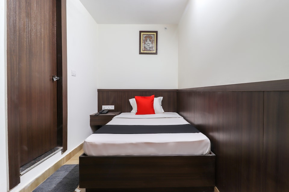 Collection O 9941 Hotel P s Grand, Charbagh Lucknow, Lucknow