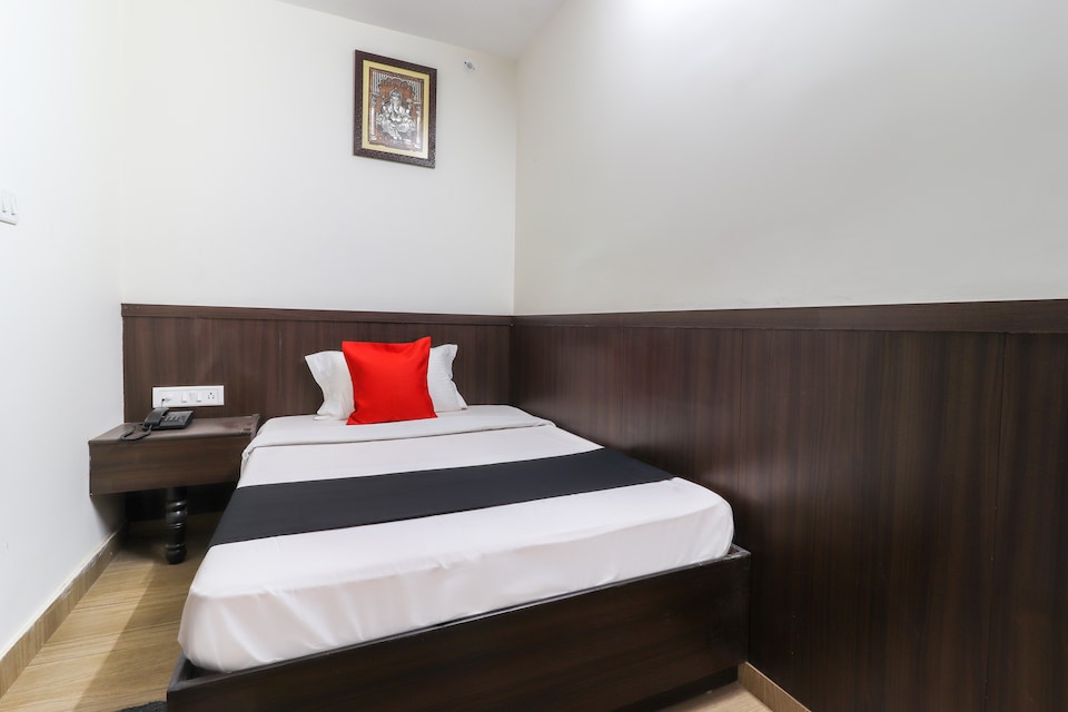 Collection O 9941 Hotel P s Grand, Charbagh Lucknow, Lucknow