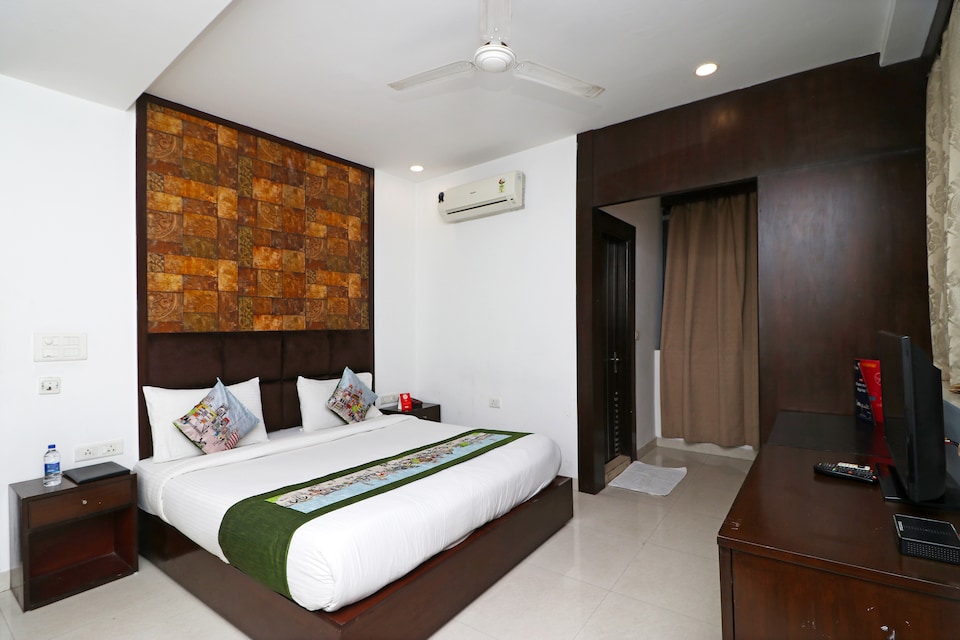 Capital O 9841 The Vivir 1, Noida City, Noida