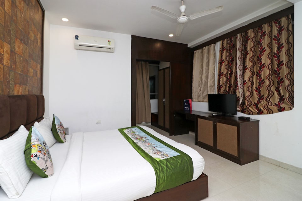 Capital O 9841 The Vivir 1, Noida City, Noida