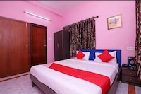 OYO Diamond Plus Near Johari Enclave Metro Station