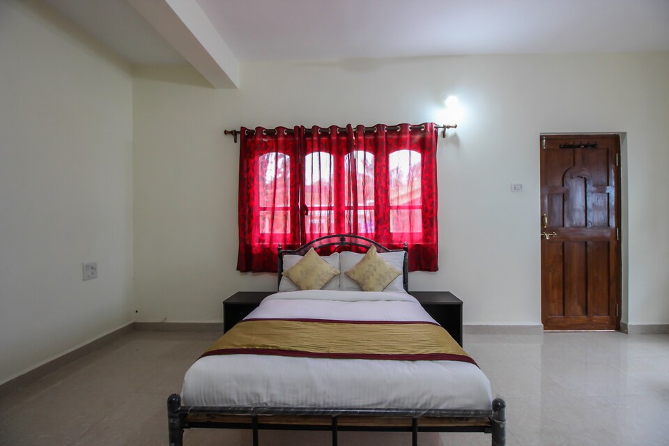 OYO Home 10741 Spacious 4 BHK, Candolim Goa, Goa