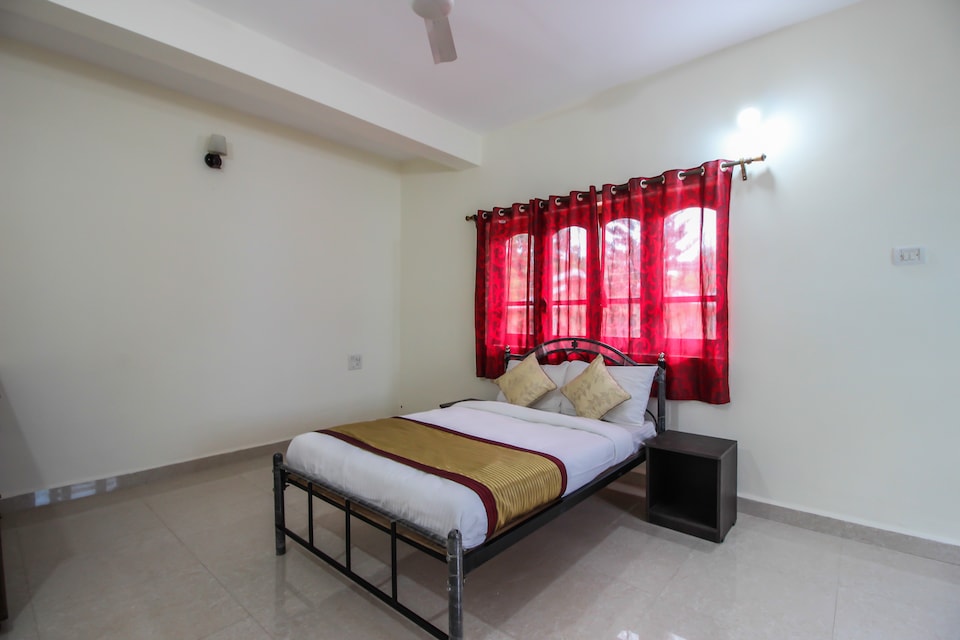 OYO Home 10741 Spacious 4 BHK, Candolim Goa, Goa