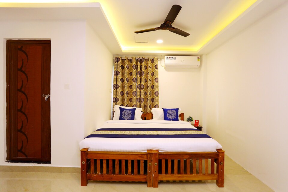 OYO 9620 Hotel Emza Residency, Vazhakala Kochi, Kochi