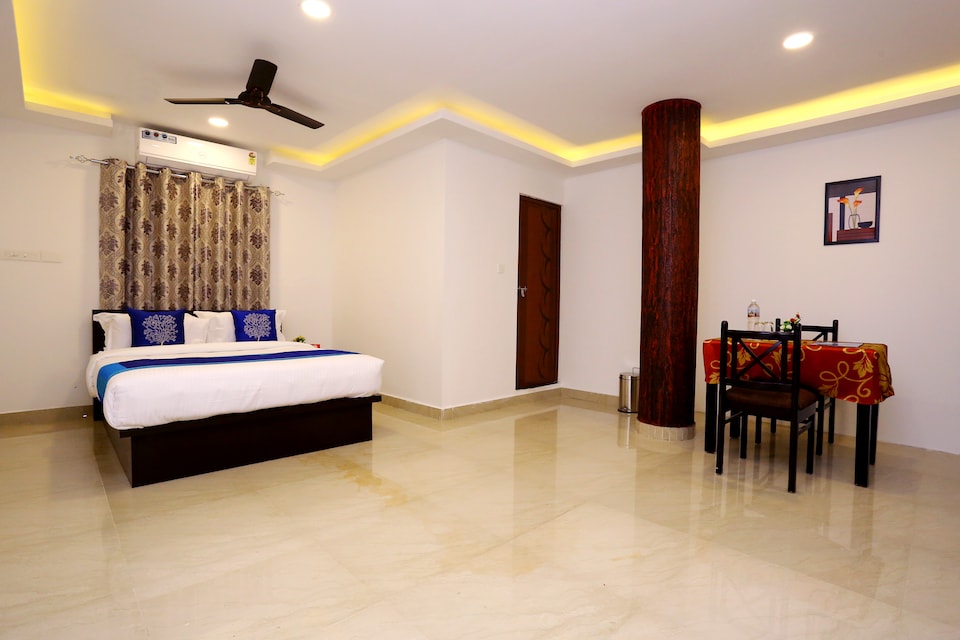 OYO 9620 Hotel Emza Residency, Vazhakala Kochi, Kochi