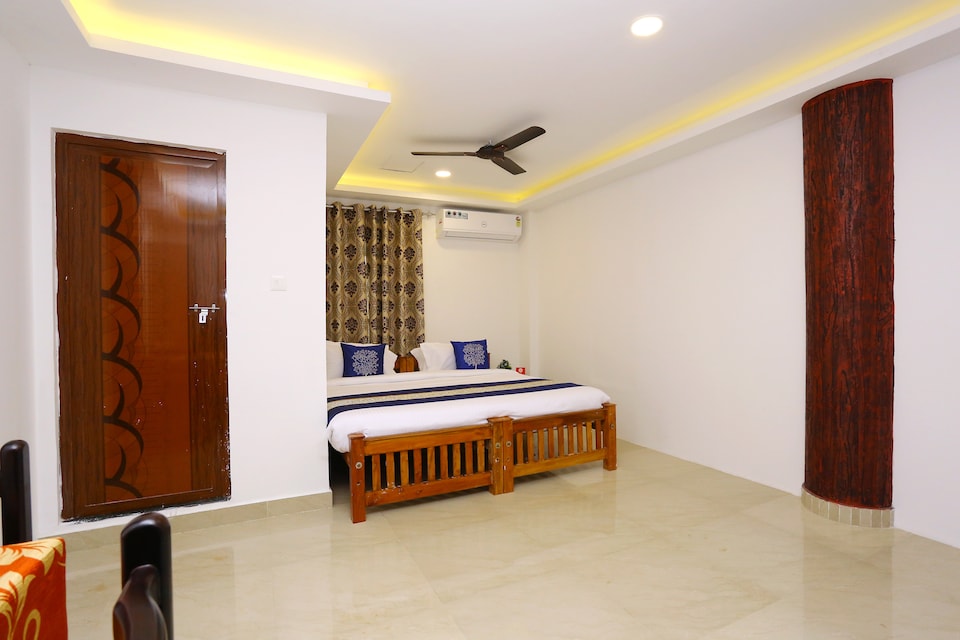 OYO 9620 Hotel Emza Residency, Vazhakala Kochi, Kochi