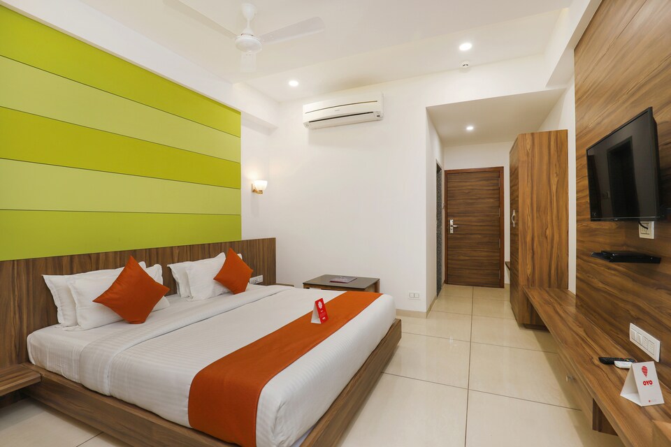 Capital O 9687 Hotel Avista, Alkapuri Vadodara, Vadodara