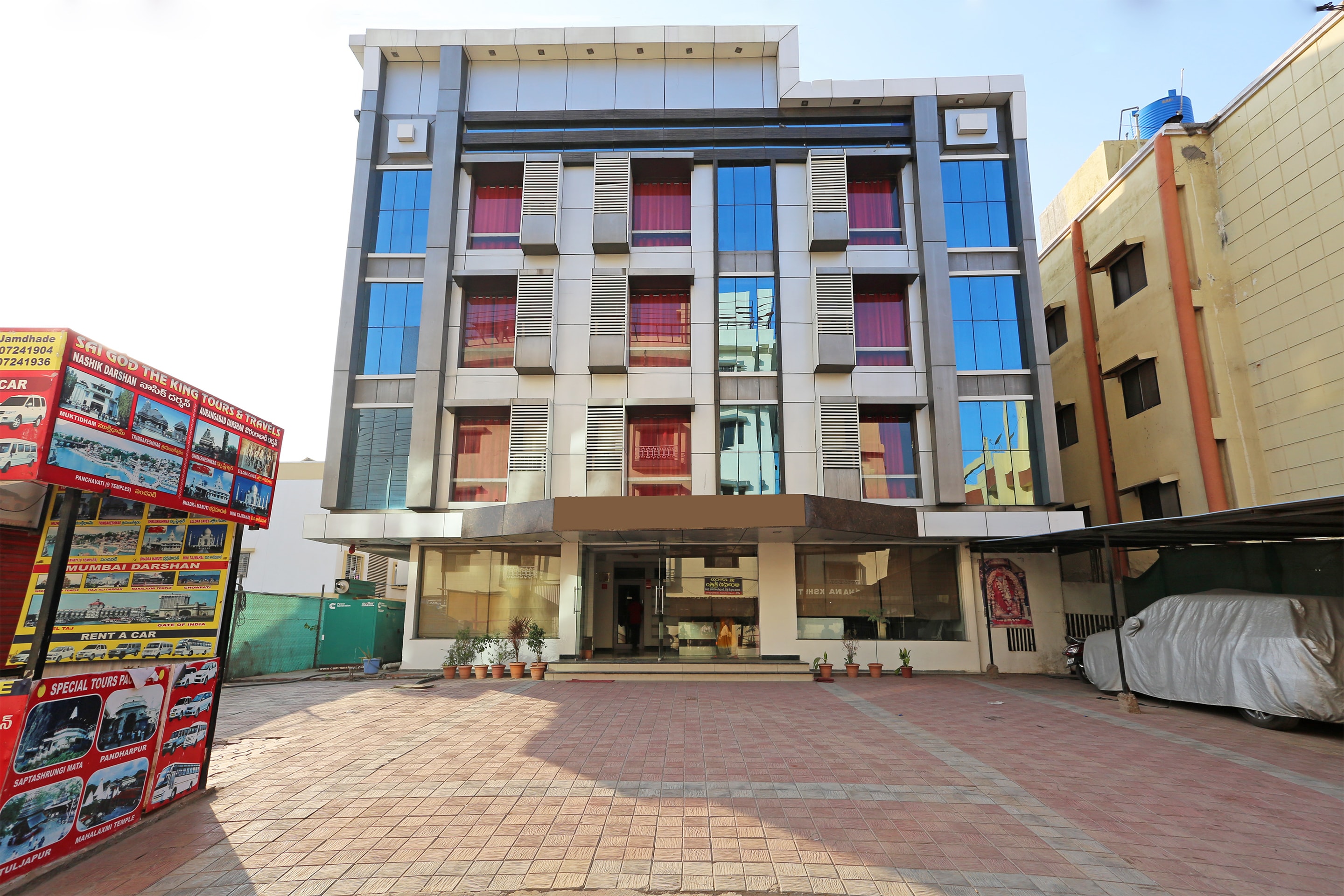 OYO 10733 Hotel Kingdom of Sai